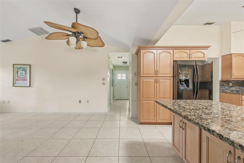 En Venta: $799,000 (2 camas, 2 baños, 2298 Pies cuadrados)