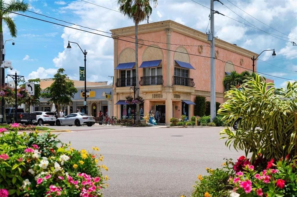 En Venta: $799,000 (2 camas, 2 baños, 2298 Pies cuadrados)