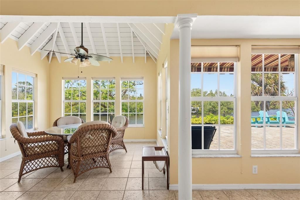 En Venta: $799,000 (2 camas, 2 baños, 2298 Pies cuadrados)