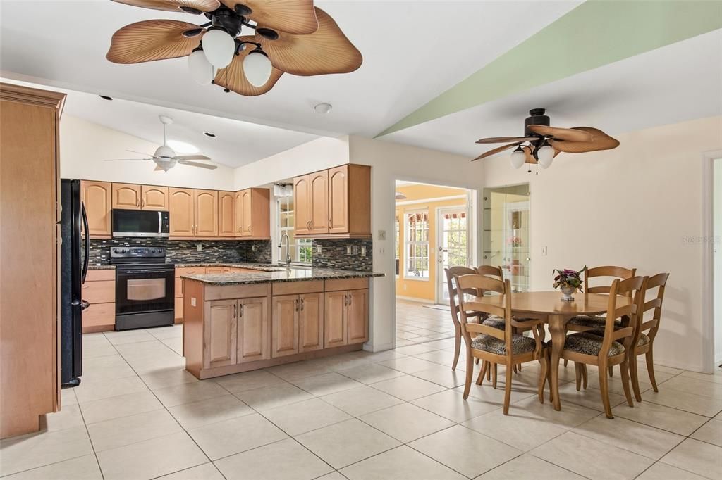 En Venta: $799,000 (2 camas, 2 baños, 2298 Pies cuadrados)