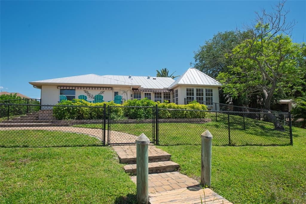 En Venta: $799,000 (2 camas, 2 baños, 2298 Pies cuadrados)