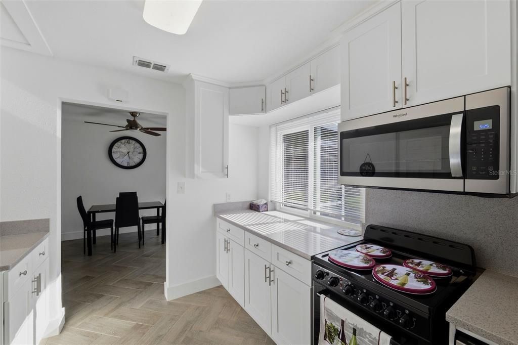 На продажу: $499,900 (2 спален, 1 ванн, 961 Квадратных фут)