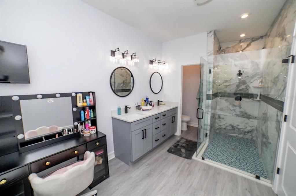 Active With Contract: $450,000 (4 beds, 2 baths, 2388 Square Feet)