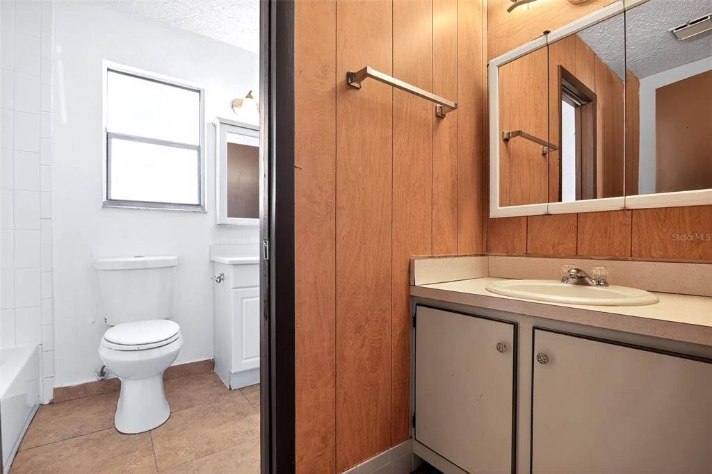 Activo con contrato: $180,000 (3 camas, 1 baños, 1296 Pies cuadrados)