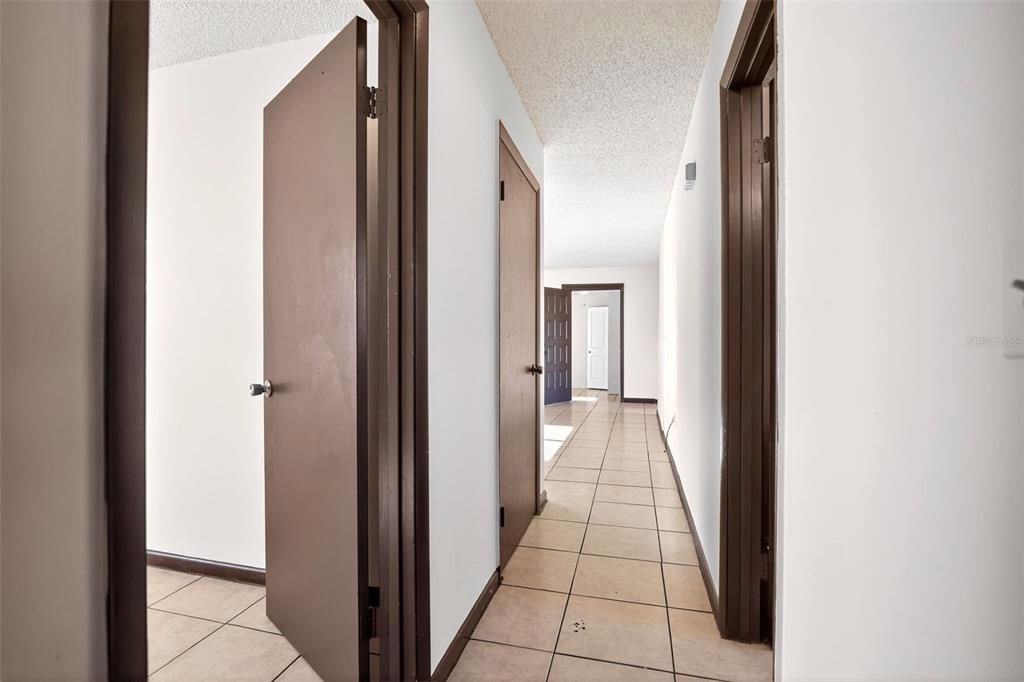 Activo con contrato: $180,000 (3 camas, 1 baños, 1296 Pies cuadrados)