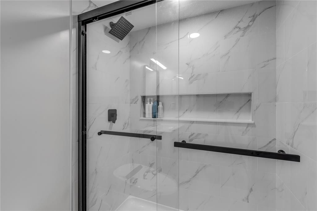 На продажу: $139,000 (2 спален, 1 ванн, 810 Квадратных фут)