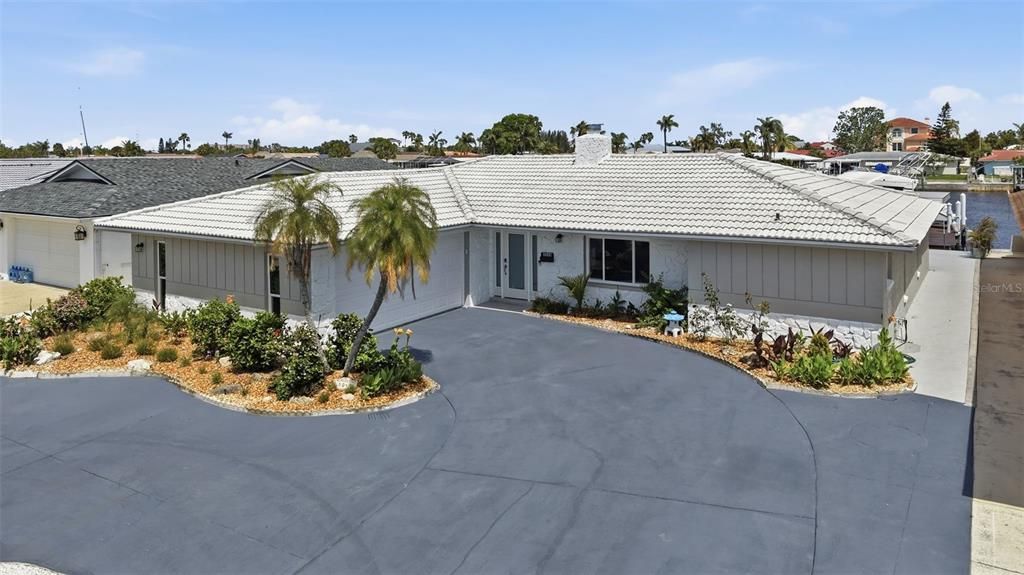 For Sale: $899,000 (3 beds, 2 baths, 2296 Square Feet)