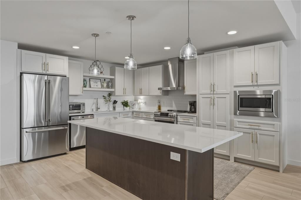 Activo con contrato: $899,000 (2 camas, 2 baños, 1865 Pies cuadrados)