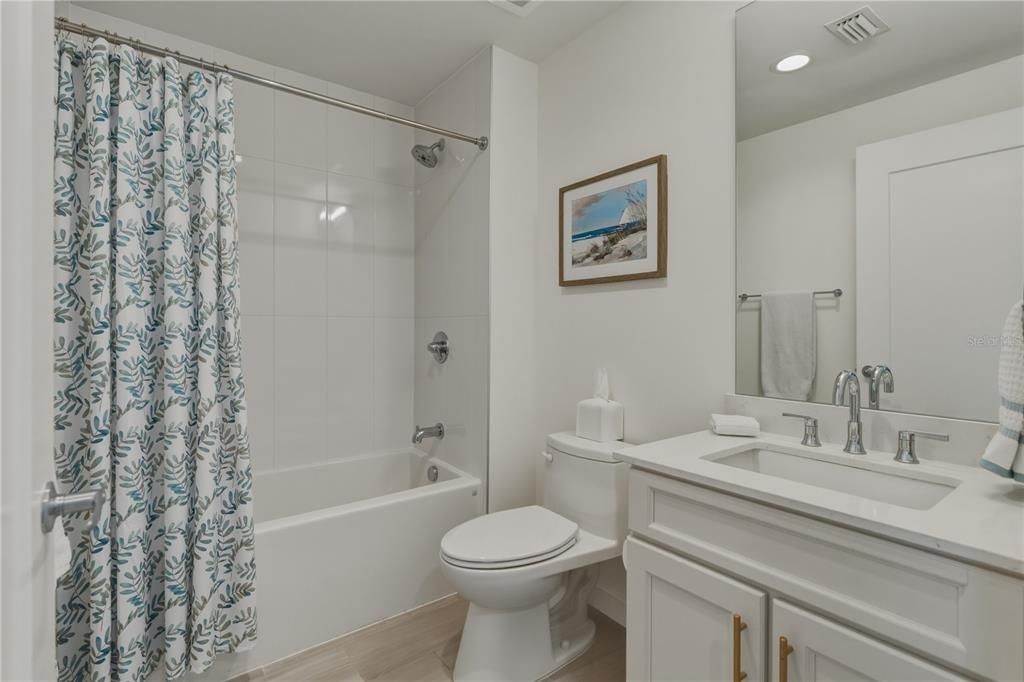 Activo con contrato: $899,000 (2 camas, 2 baños, 1865 Pies cuadrados)