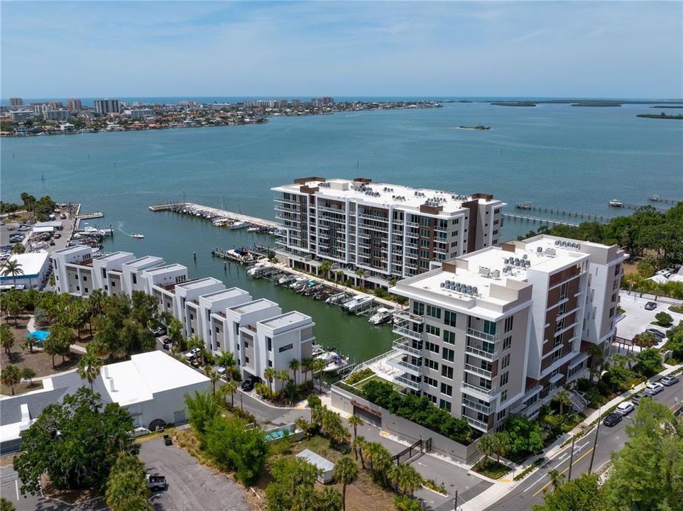 Activo con contrato: $899,000 (2 camas, 2 baños, 1865 Pies cuadrados)