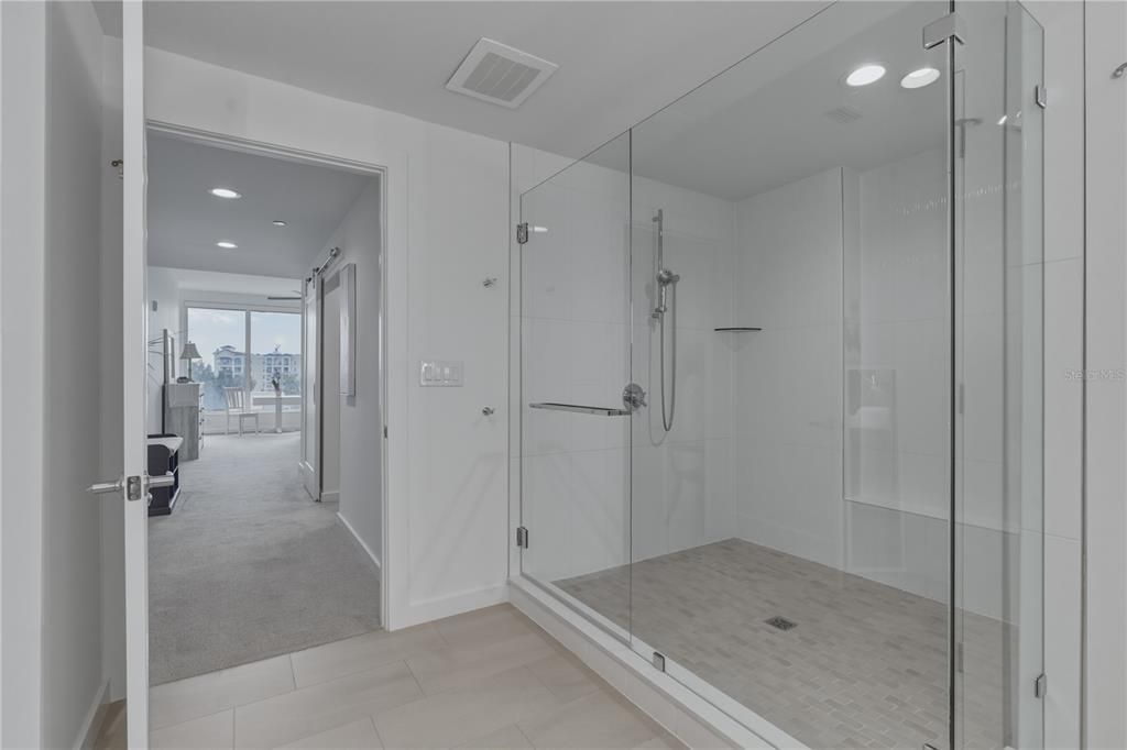 Activo con contrato: $899,000 (2 camas, 2 baños, 1865 Pies cuadrados)