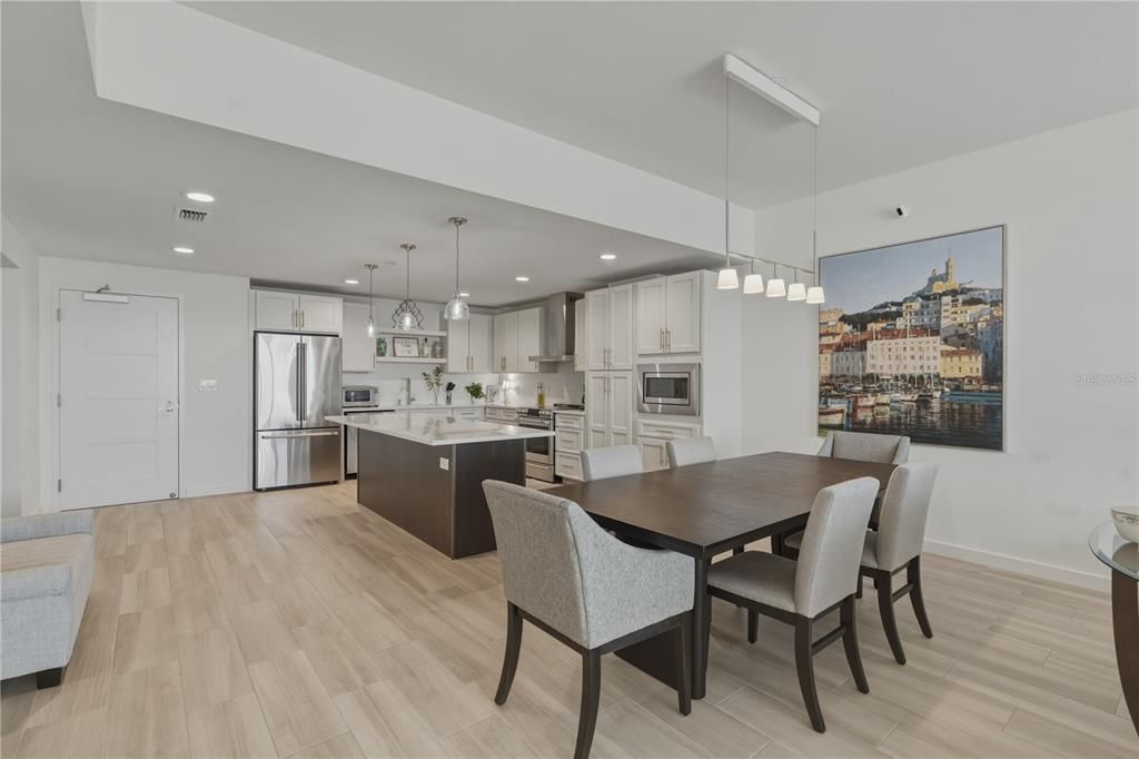 Activo con contrato: $899,000 (2 camas, 2 baños, 1865 Pies cuadrados)