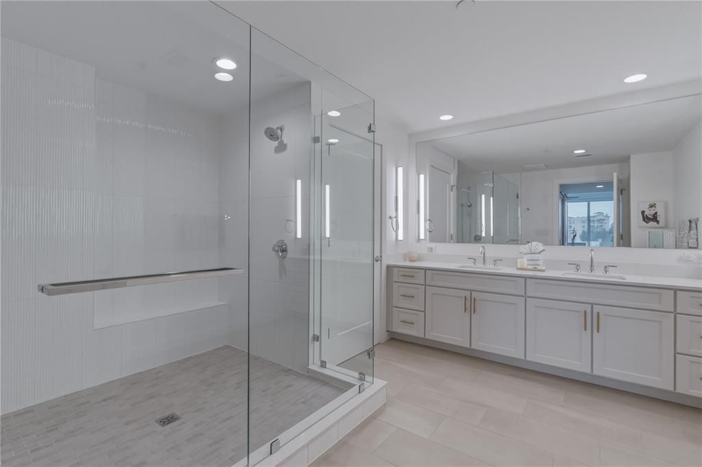 Activo con contrato: $899,000 (2 camas, 2 baños, 1865 Pies cuadrados)