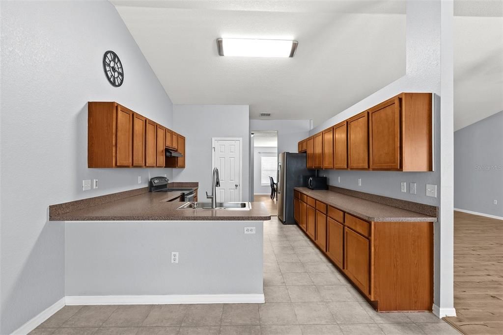 En Renta: $2,395 (4 camas, 2 baños, 2541 Pies cuadrados)