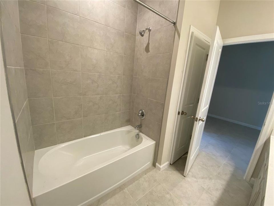 В аренду: $2,395 (4 спален, 2 ванн, 2023 Квадратных фут)
