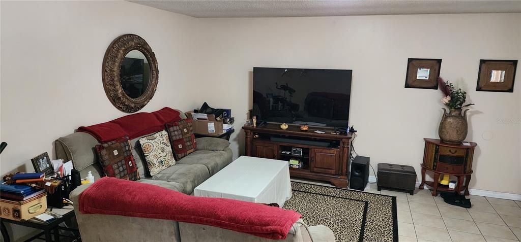 Activo con contrato: $220,000 (3 camas, 2 baños, 1271 Pies cuadrados)