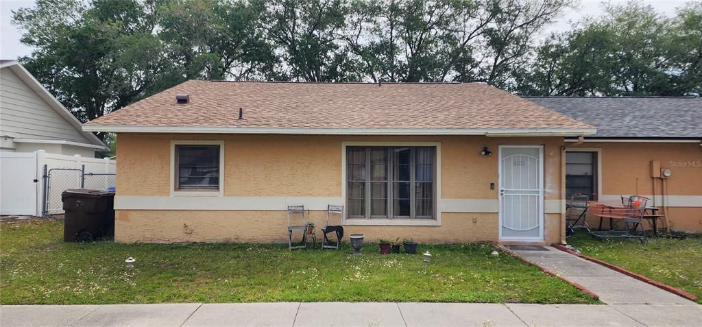 Activo con contrato: $220,000 (3 camas, 2 baños, 1271 Pies cuadrados)
