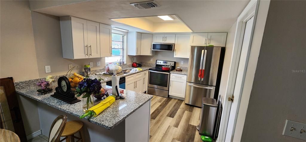 Activo con contrato: $220,000 (3 camas, 2 baños, 1271 Pies cuadrados)