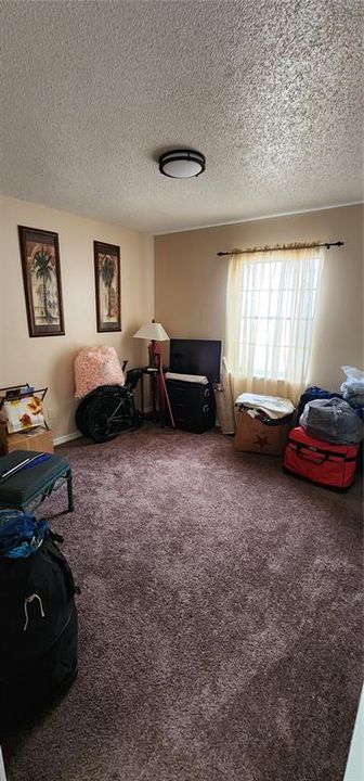 Activo con contrato: $220,000 (3 camas, 2 baños, 1271 Pies cuadrados)