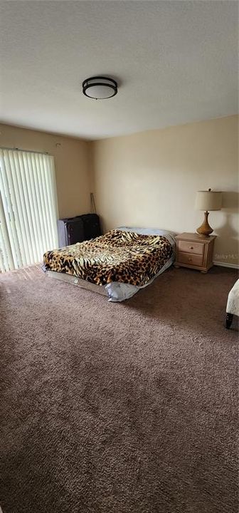 Activo con contrato: $220,000 (3 camas, 2 baños, 1271 Pies cuadrados)