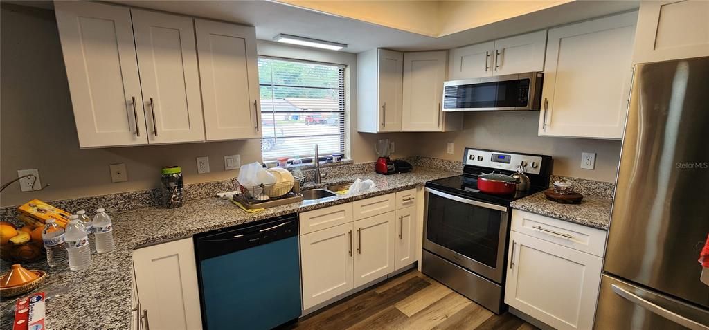 Activo con contrato: $220,000 (3 camas, 2 baños, 1271 Pies cuadrados)