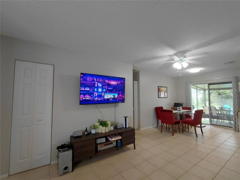 For Rent: $2,600 (2 beds, 2 baths, 1049 Square Feet)