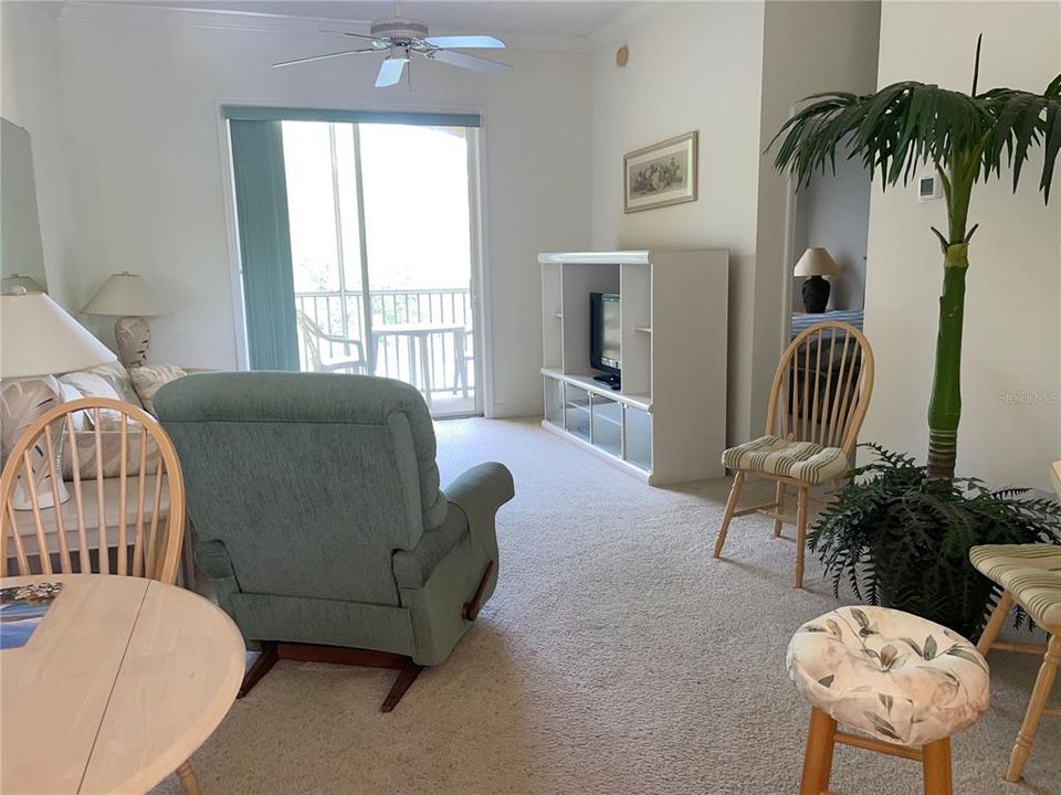 For Sale: $235,000 (1 beds, 1 baths, 750 Square Feet)