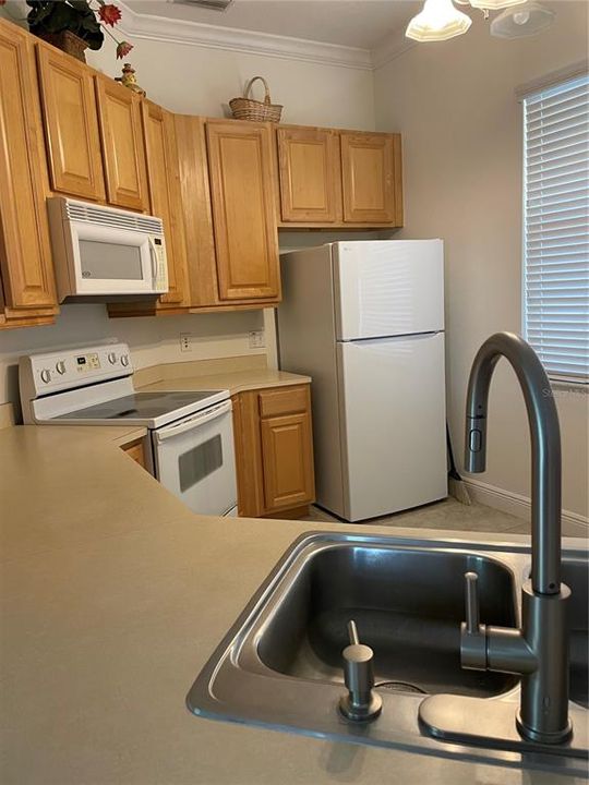 For Sale: $235,000 (1 beds, 1 baths, 750 Square Feet)