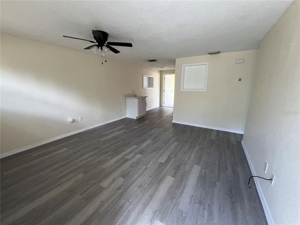 For Rent: $1,500 (2 beds, 1 baths, 928 Square Feet)