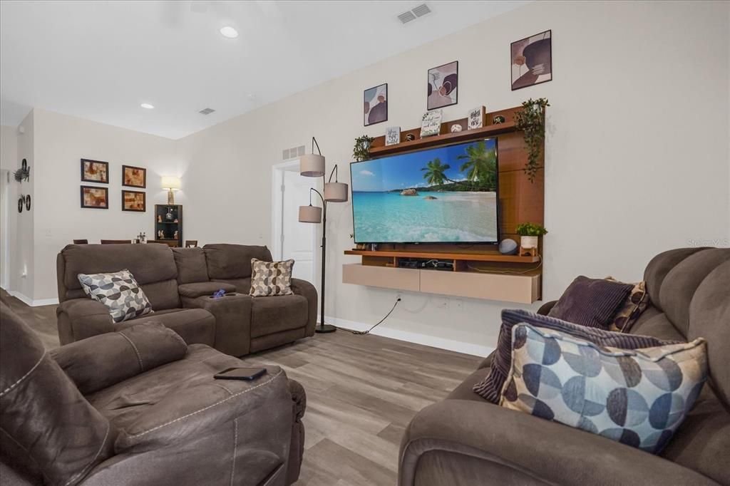 Activo con contrato: $290,000 (3 camas, 2 baños, 1452 Pies cuadrados)