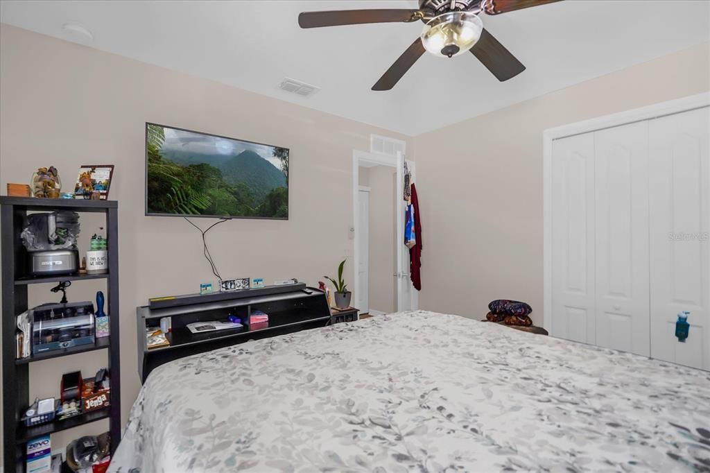 Activo con contrato: $290,000 (3 camas, 2 baños, 1452 Pies cuadrados)