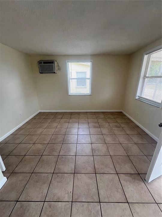 For Rent: $1,325 (1 beds, 1 baths, 650 Square Feet)