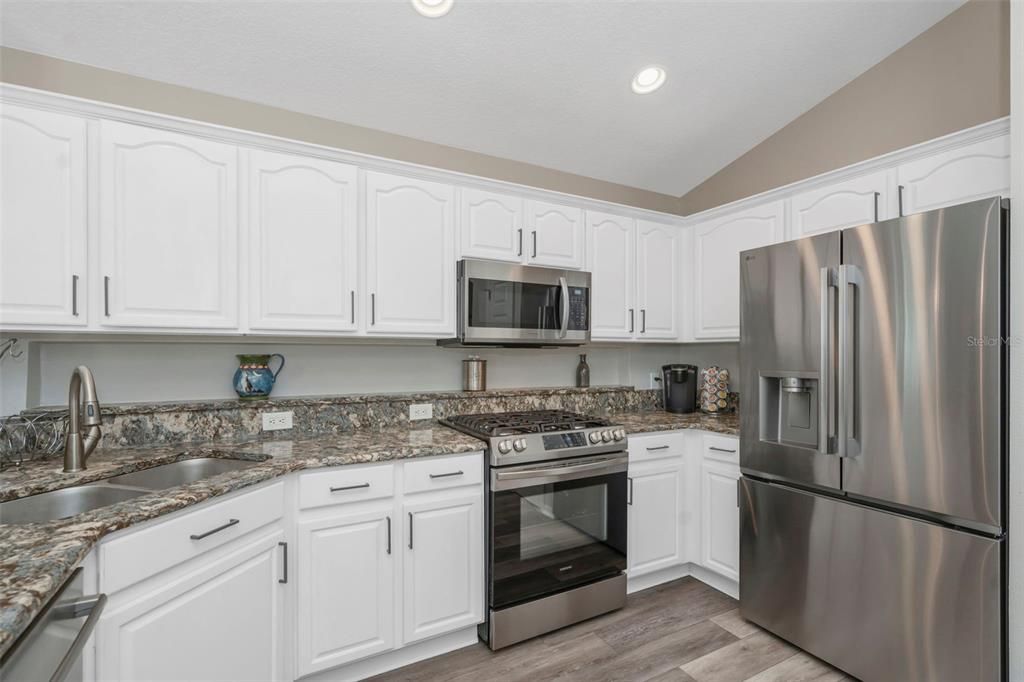 Activo con contrato: $595,000 (3 camas, 2 baños, 1720 Pies cuadrados)