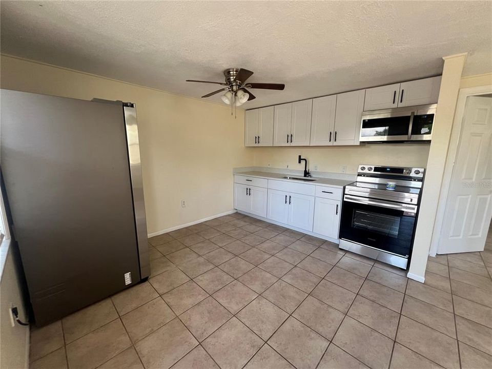 For Rent: $1,325 (1 beds, 1 baths, 650 Square Feet)
