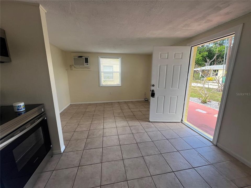 For Rent: $1,325 (1 beds, 1 baths, 650 Square Feet)