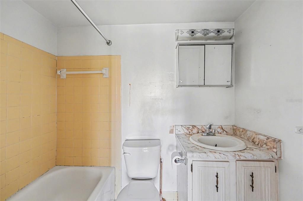 Activo con contrato: $250,000 (2 camas, 2 baños, 936 Pies cuadrados)