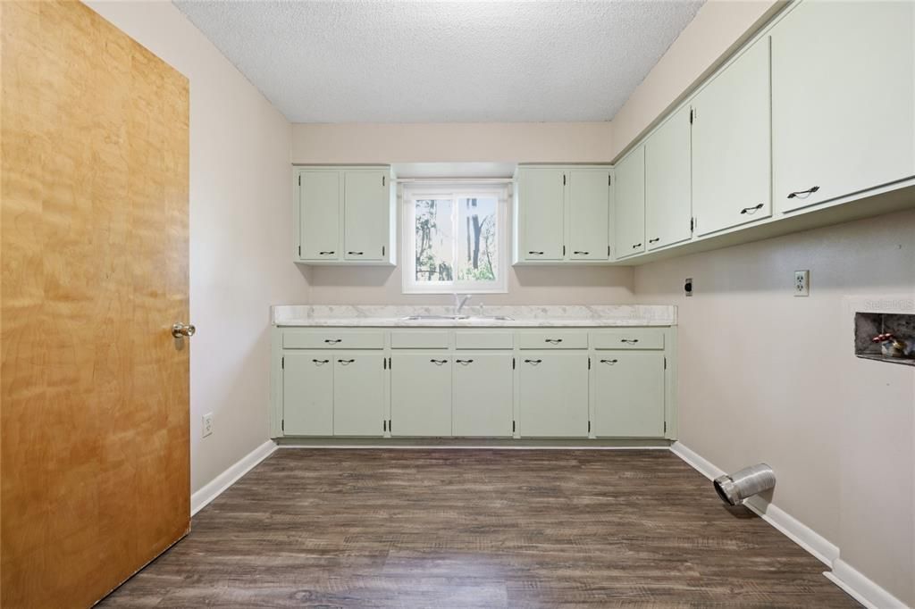Active With Contract: $397,000 (3 beds, 2 baths, 1892 Square Feet)