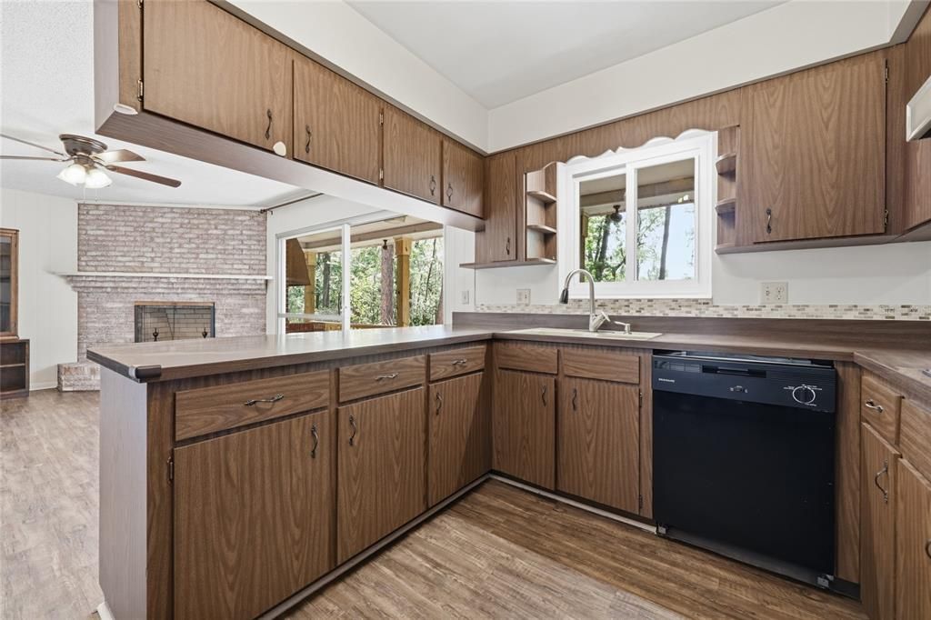 Active With Contract: $397,000 (3 beds, 2 baths, 1892 Square Feet)