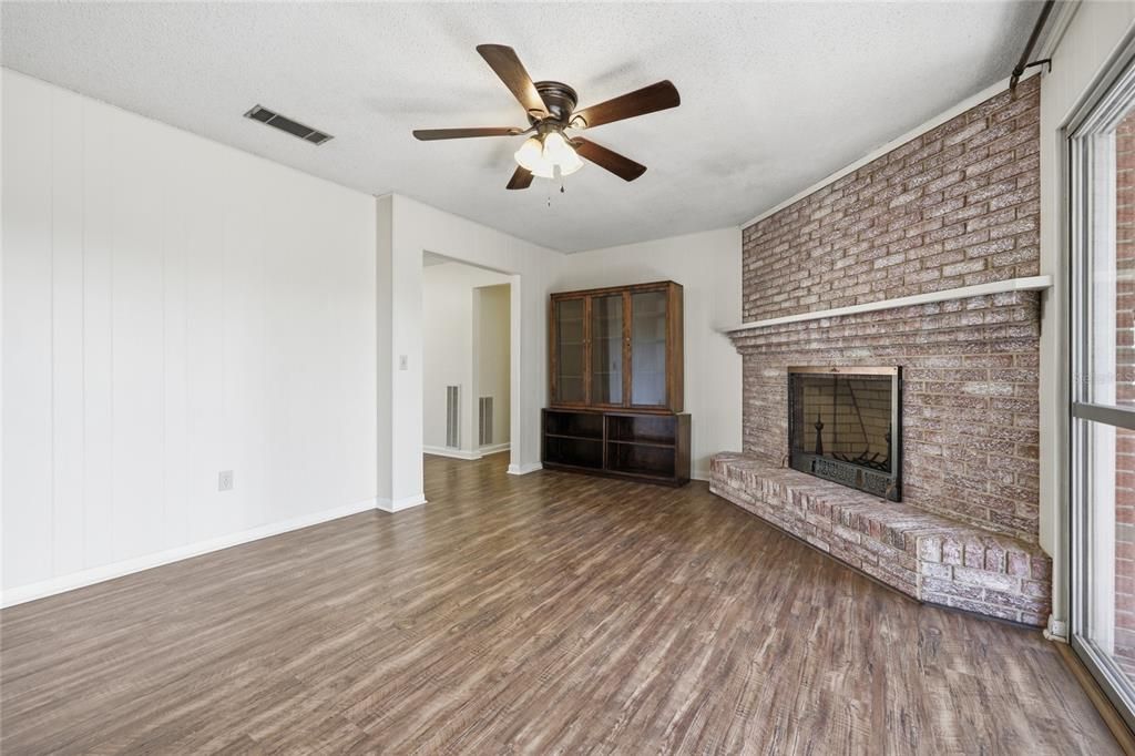 Active With Contract: $397,000 (3 beds, 2 baths, 1892 Square Feet)