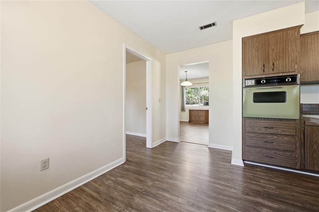 Active With Contract: $397,000 (3 beds, 2 baths, 1892 Square Feet)