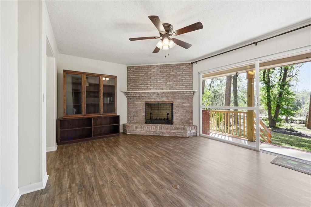 Active With Contract: $397,000 (3 beds, 2 baths, 1892 Square Feet)