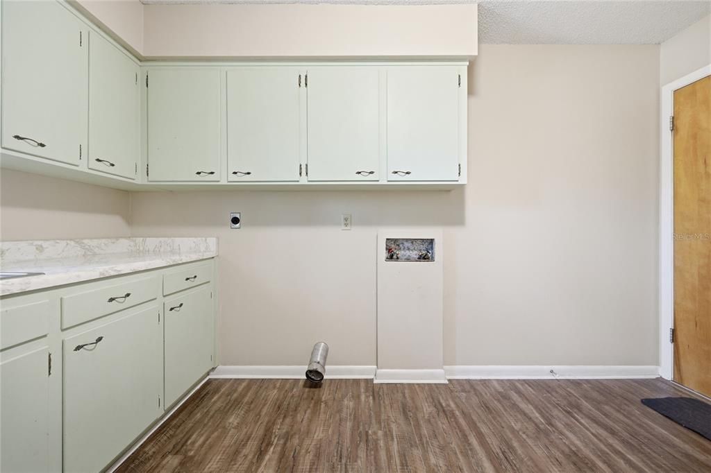 Active With Contract: $397,000 (3 beds, 2 baths, 1892 Square Feet)
