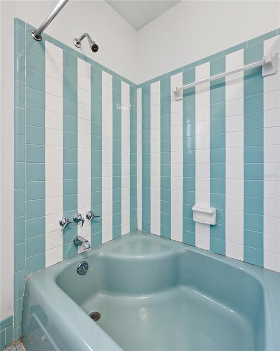 Active With Contract: $397,000 (3 beds, 2 baths, 1892 Square Feet)