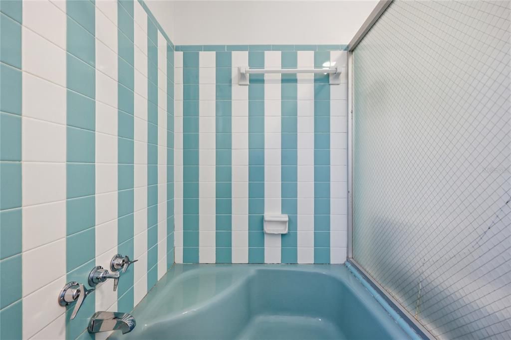 Active With Contract: $397,000 (3 beds, 2 baths, 1892 Square Feet)