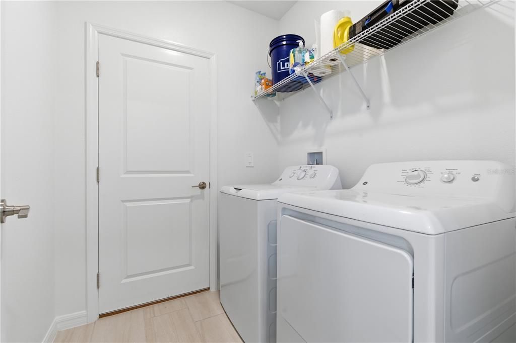 В аренду: $3,600 (5 спален, 2 ванн, 2215 Квадратных фут)