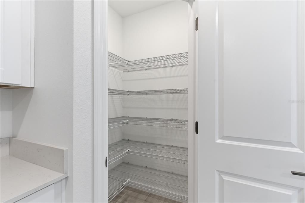 В аренду: $3,600 (5 спален, 2 ванн, 2215 Квадратных фут)