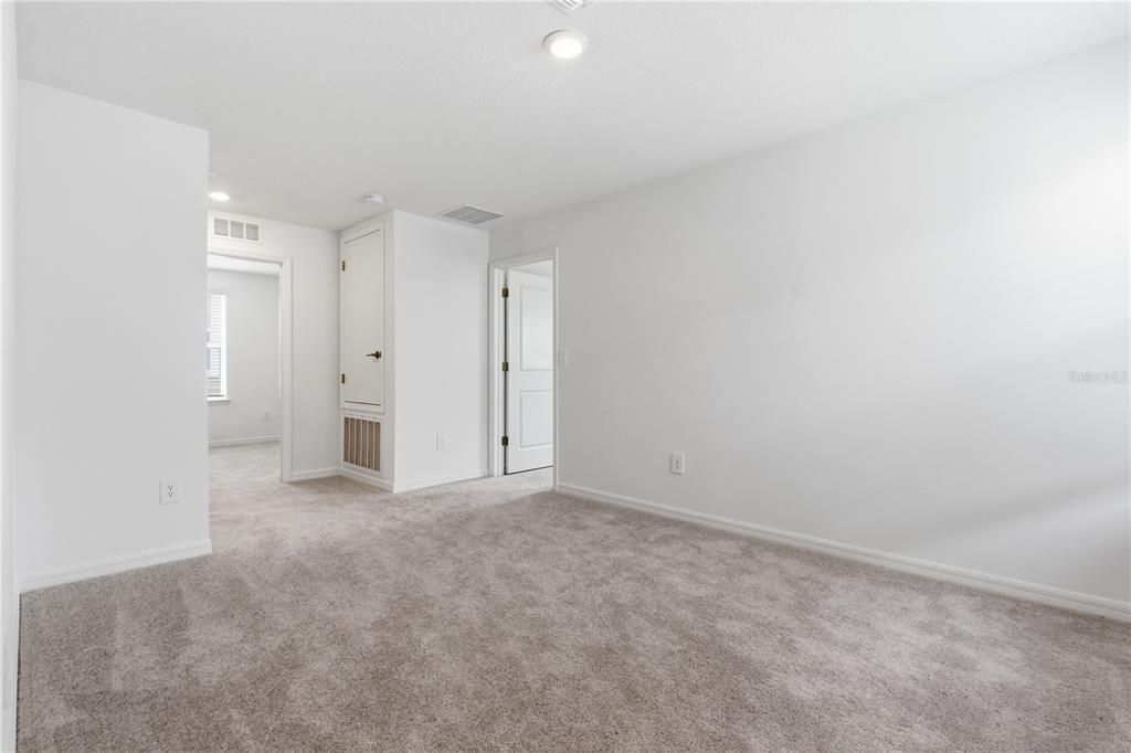 В аренду: $3,600 (5 спален, 2 ванн, 2215 Квадратных фут)