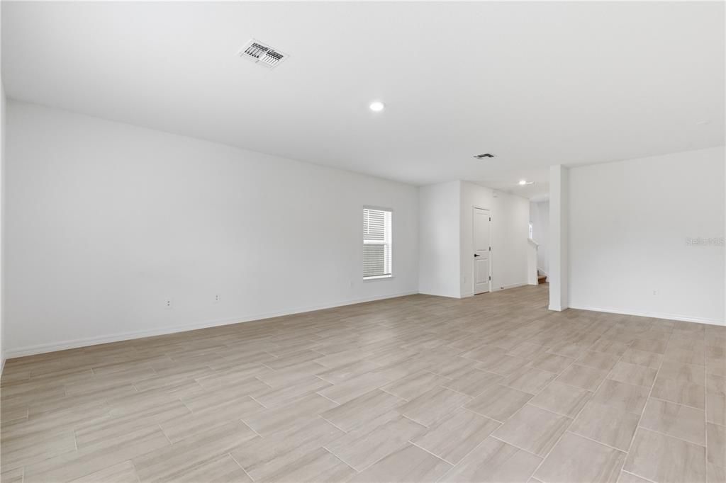 В аренду: $3,600 (5 спален, 2 ванн, 2215 Квадратных фут)