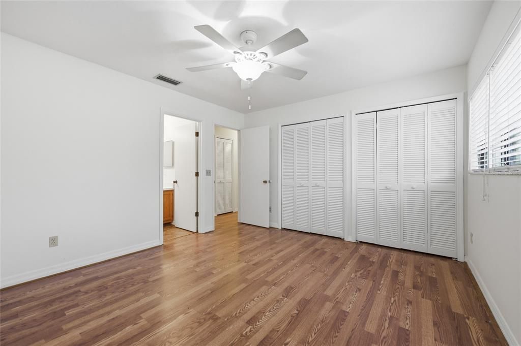 For Sale: $217,999 (3 beds, 3 baths, 1370 Square Feet)