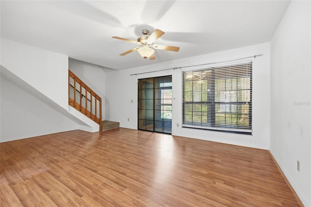 For Sale: $217,999 (3 beds, 3 baths, 1370 Square Feet)